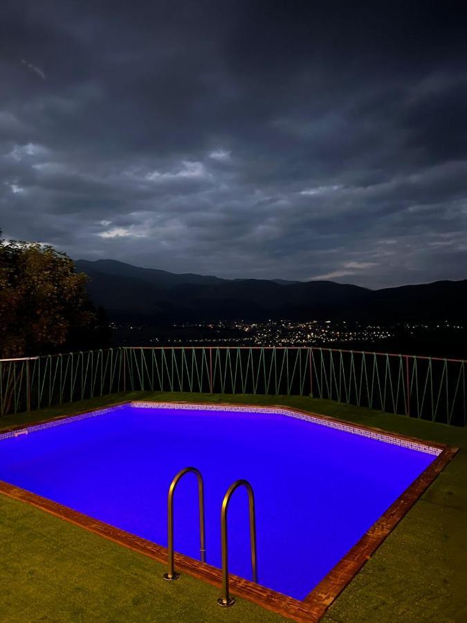 Glamping Wolf Mount Villa Margahovit ภายนอก รูปภาพ