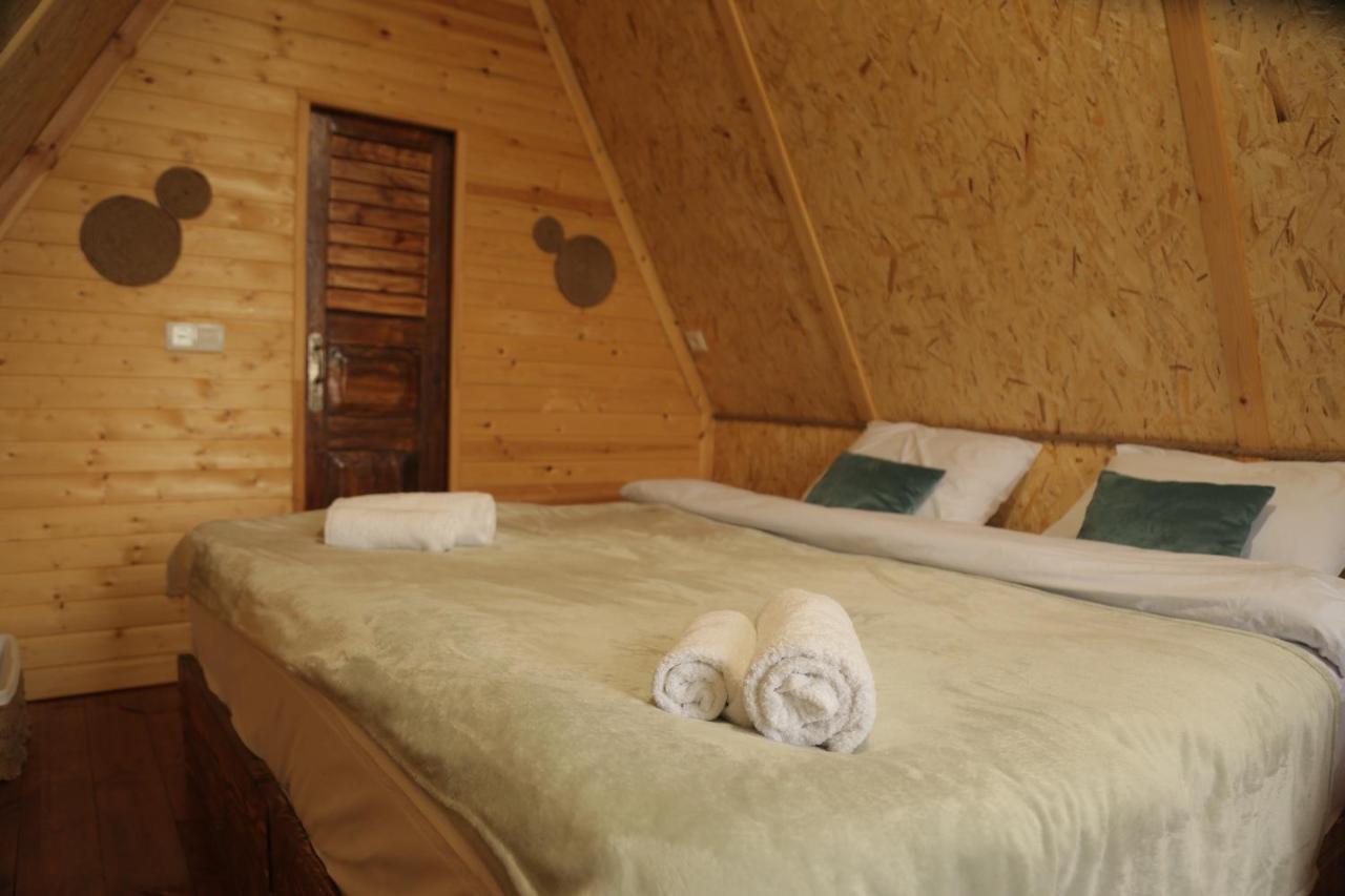 Glamping Wolf Mount Villa Margahovit ภายนอก รูปภาพ