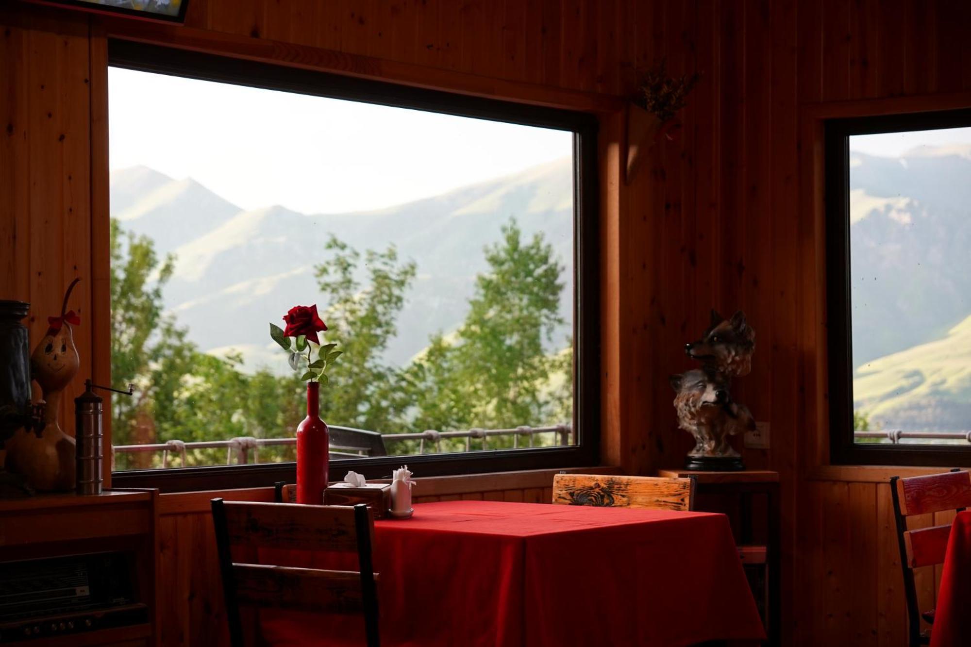Glamping Wolf Mount Villa Margahovit ภายนอก รูปภาพ